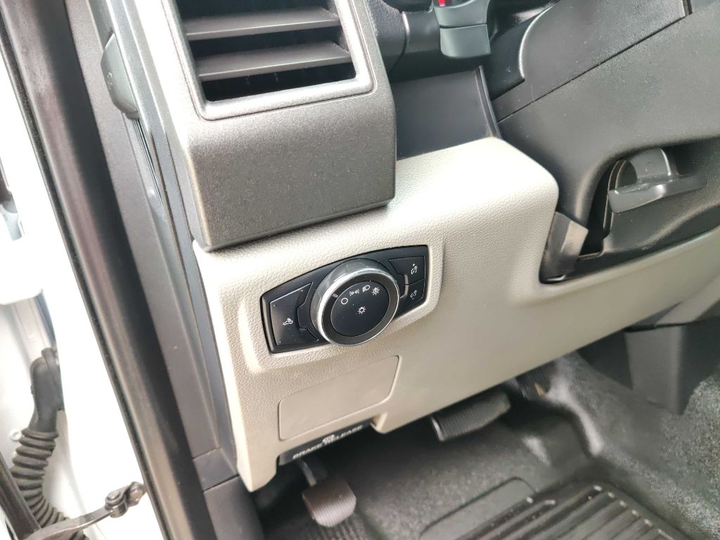 Photo 11 of this FORD F350 UTILITY
