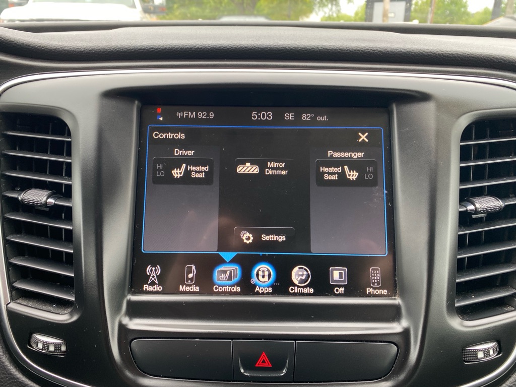 Photo 19 of this CHRYSLER 200