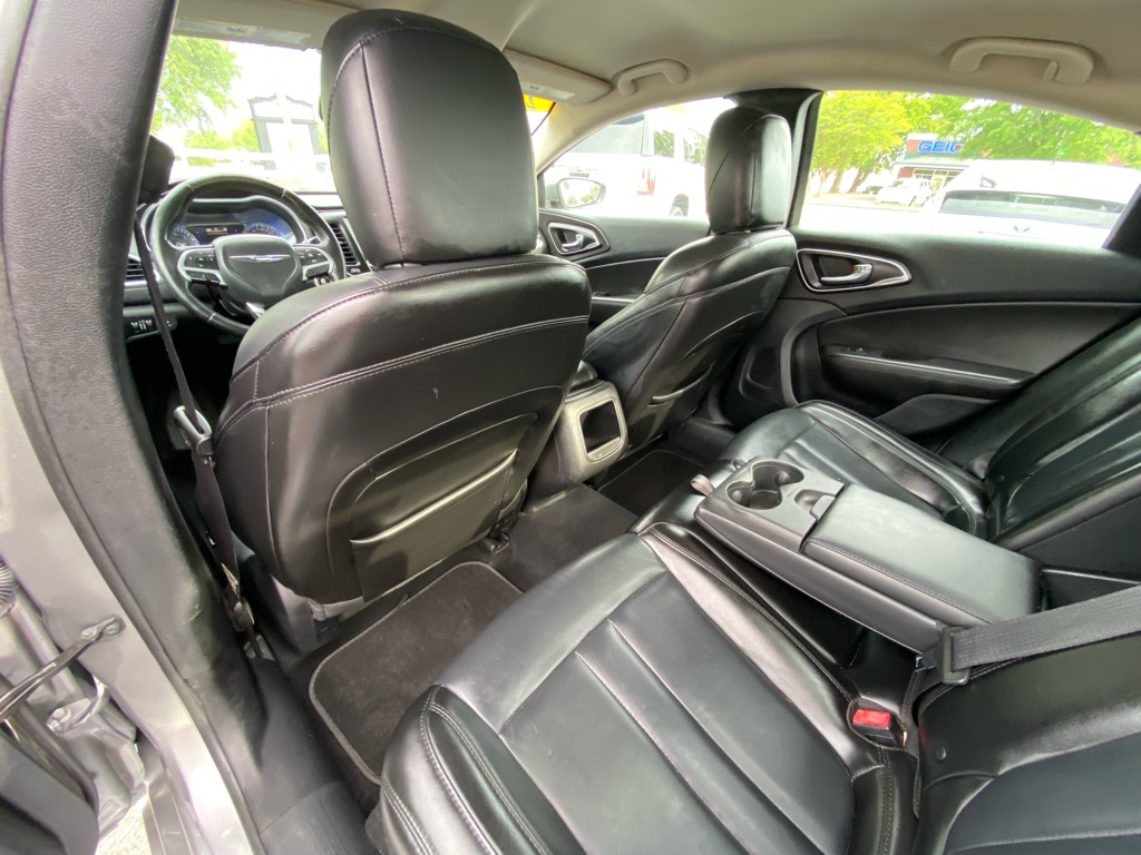 Photo 37 of this CHRYSLER 200