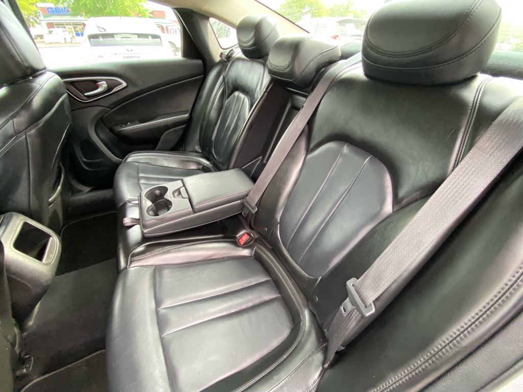 Photo 38 of this CHRYSLER 200