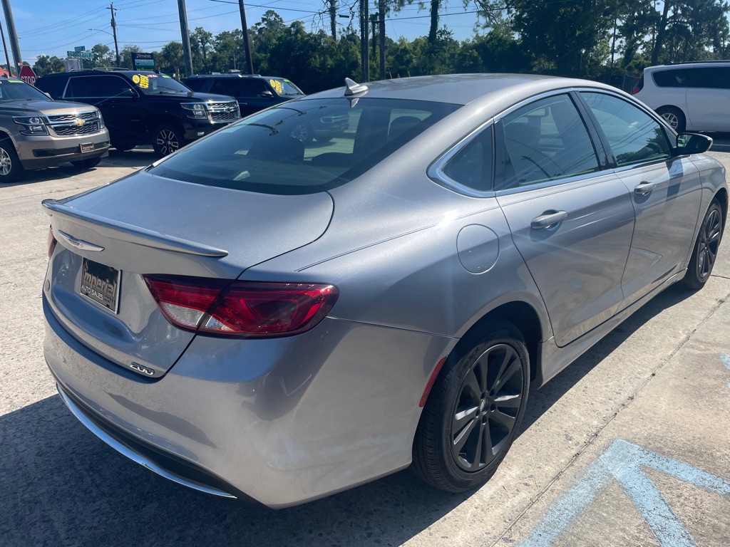 Photo 5 of this CHRYSLER 200