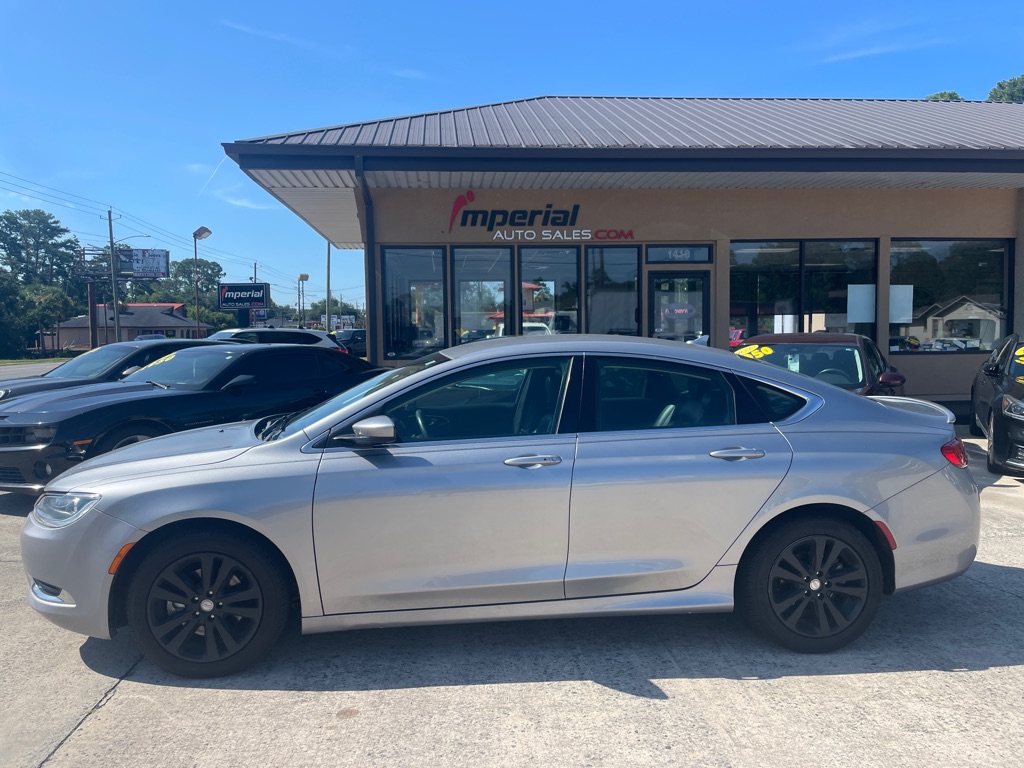 Photo 2 of this CHRYSLER 200
