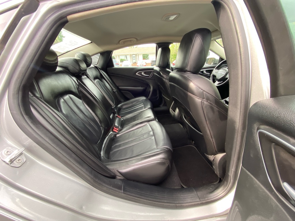 Photo 29 of this CHRYSLER 200