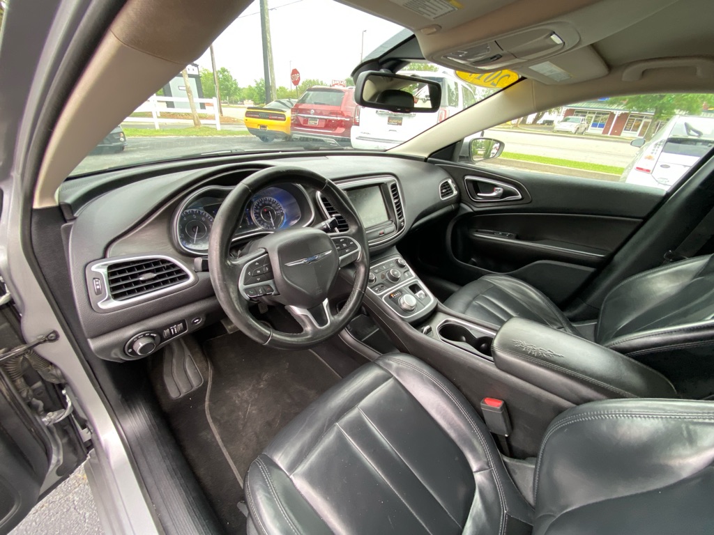 Photo 22 of this CHRYSLER 200