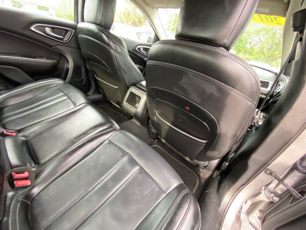 Photo 30 of this CHRYSLER 200