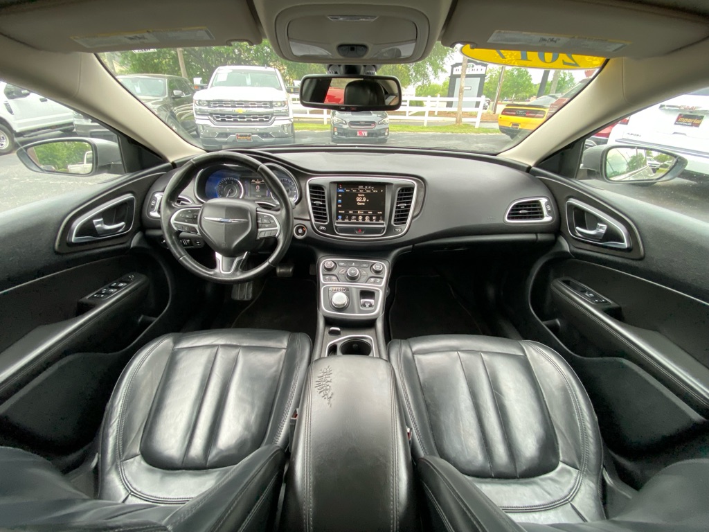 Photo 11 of this CHRYSLER 200