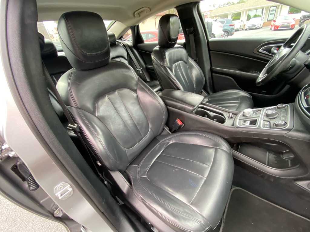 Photo 27 of this CHRYSLER 200