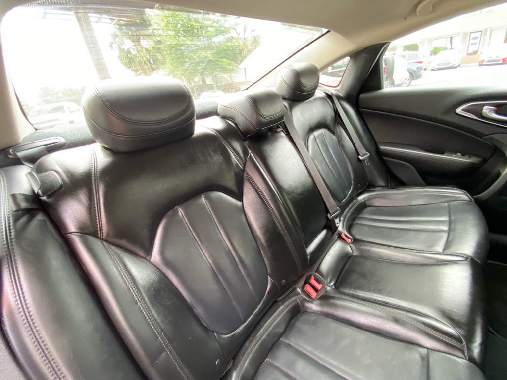 Photo 31 of this CHRYSLER 200