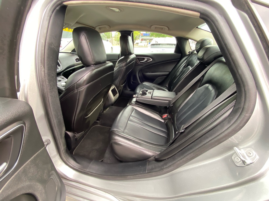 Photo 36 of this CHRYSLER 200