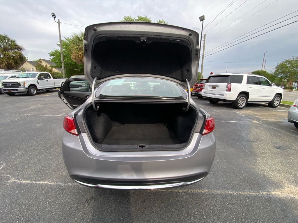Photo 33 of this CHRYSLER 200
