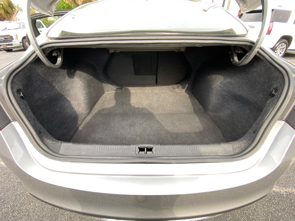 Photo 34 of this CHRYSLER 200