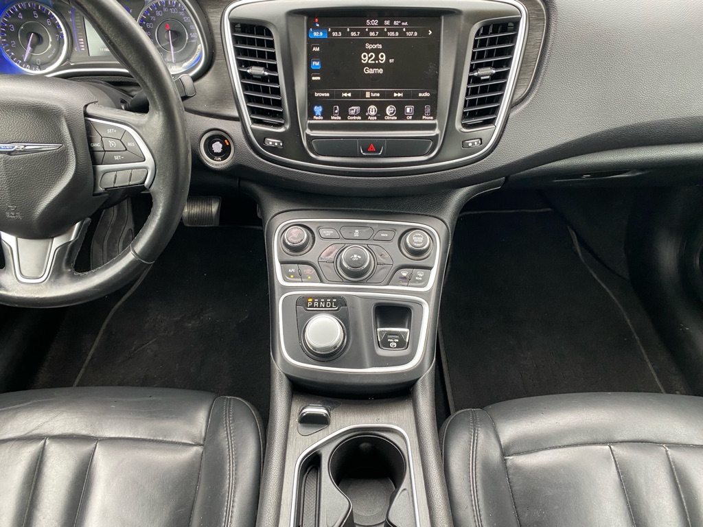 Photo 16 of this CHRYSLER 200