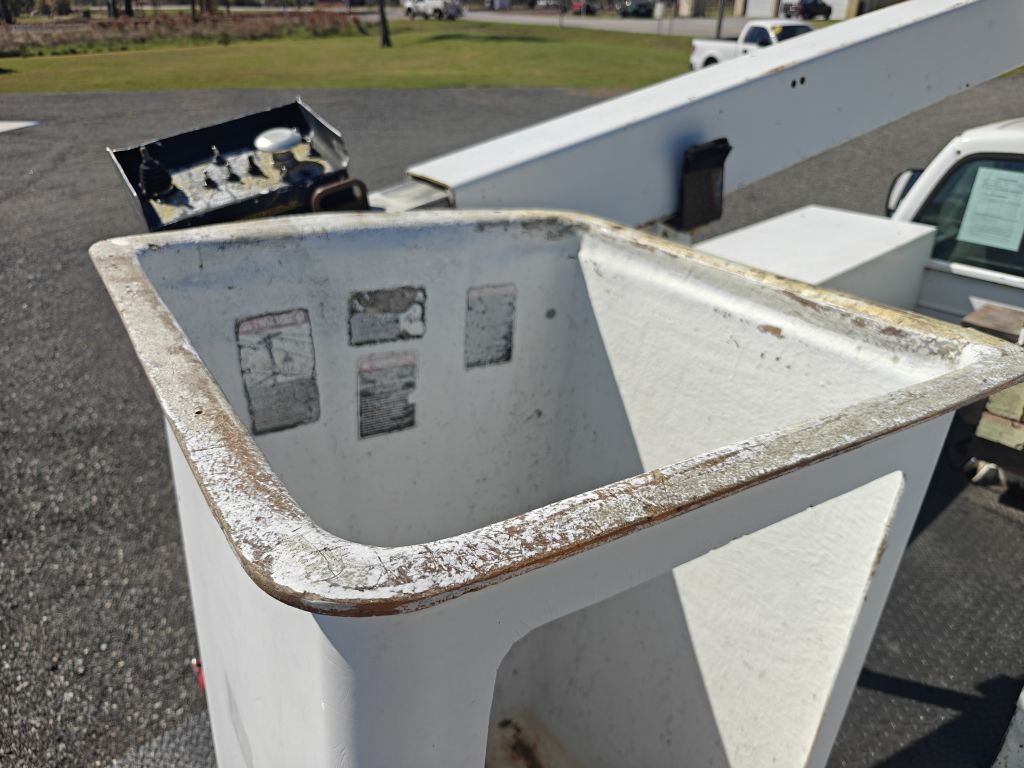 Photo 9 of this FORD F450 BUCKET