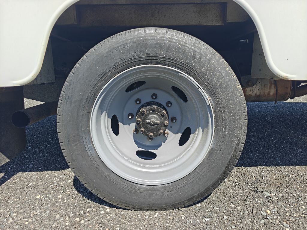 Photo 16 of this FORD F450 BUCKET