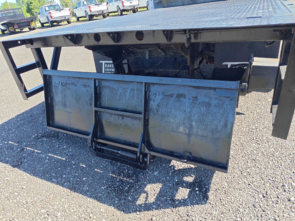 Photo 41 of this FORD F450 FLATBED