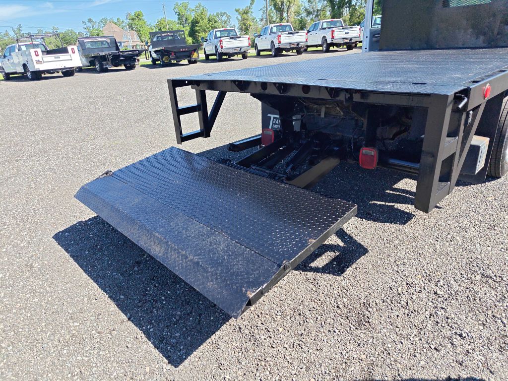 Photo 42 of this FORD F450 FLATBED