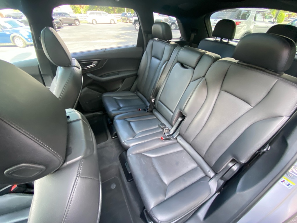 Photo 70 of this AUDI Q7