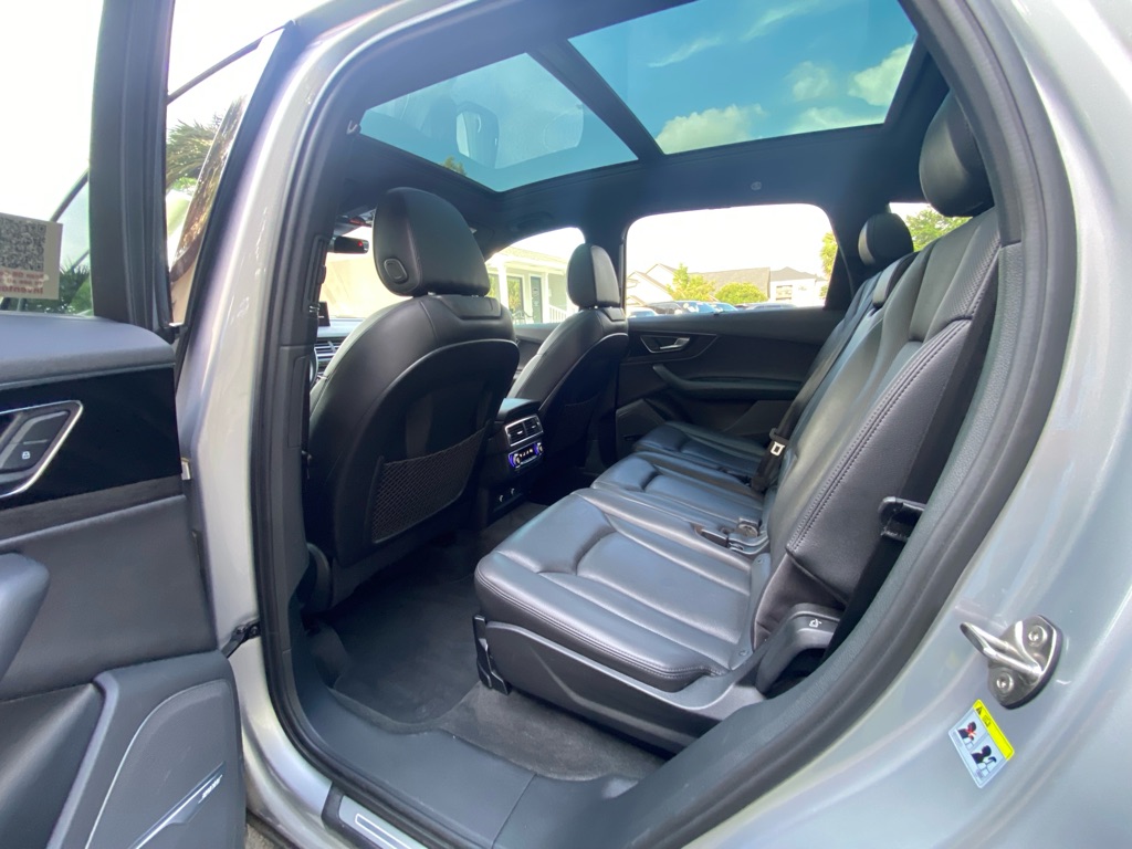 Photo 68 of this AUDI Q7