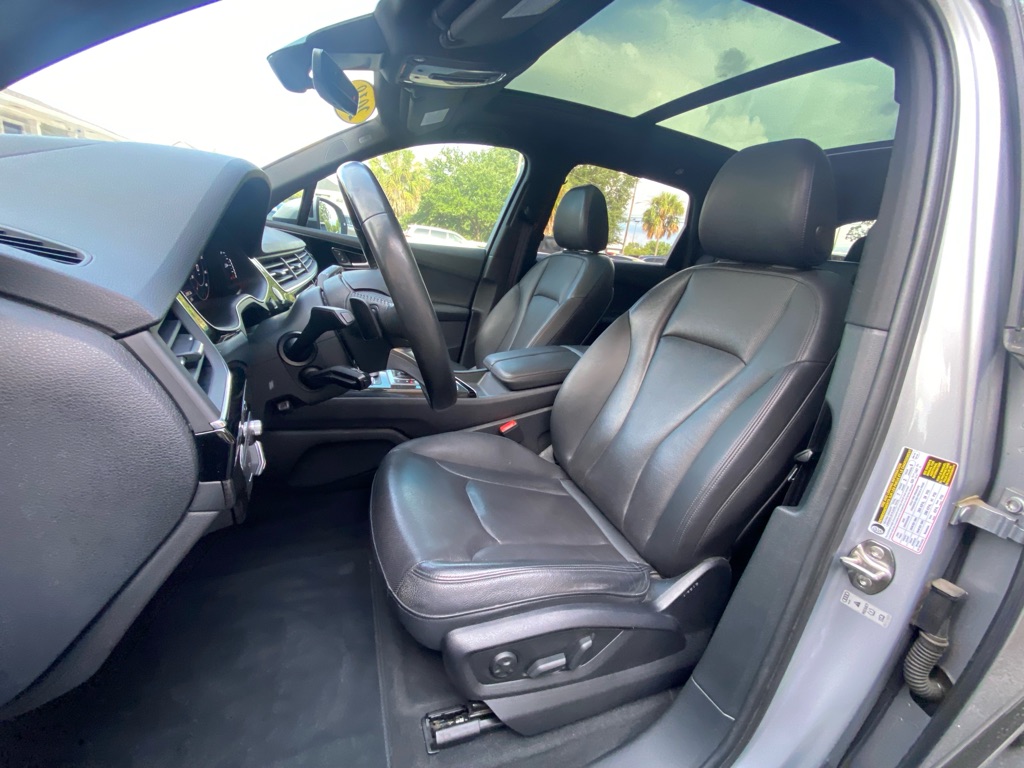 Photo 37 of this AUDI Q7