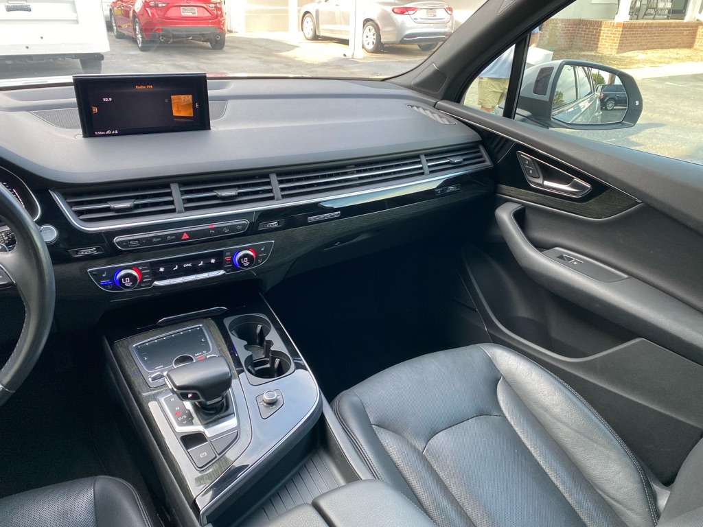 Photo 19 of this AUDI Q7