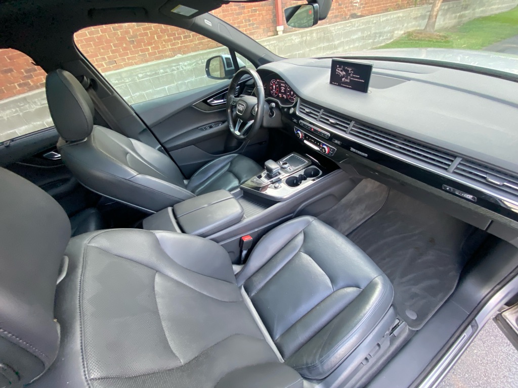 Photo 44 of this AUDI Q7