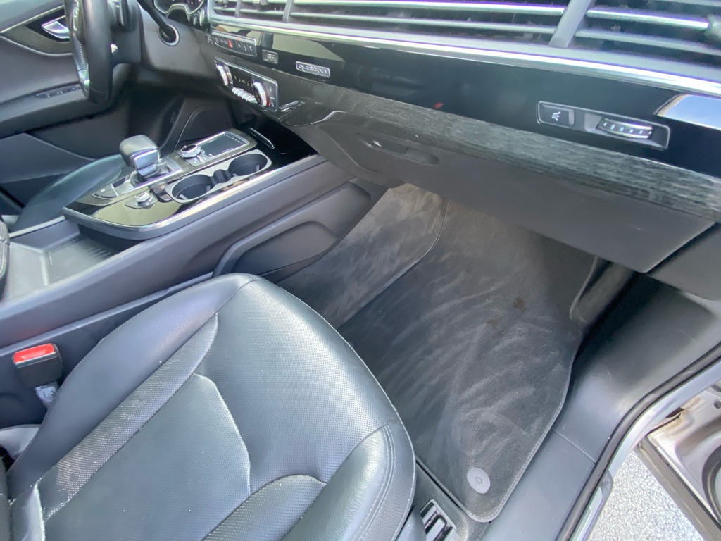 Photo 45 of this AUDI Q7