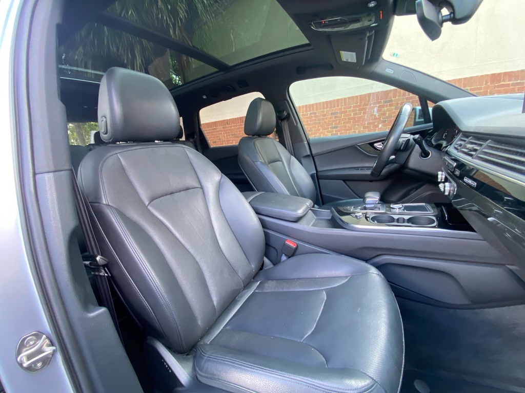 Photo 43 of this AUDI Q7