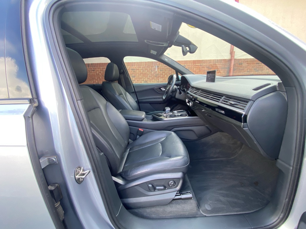 Photo 42 of this AUDI Q7