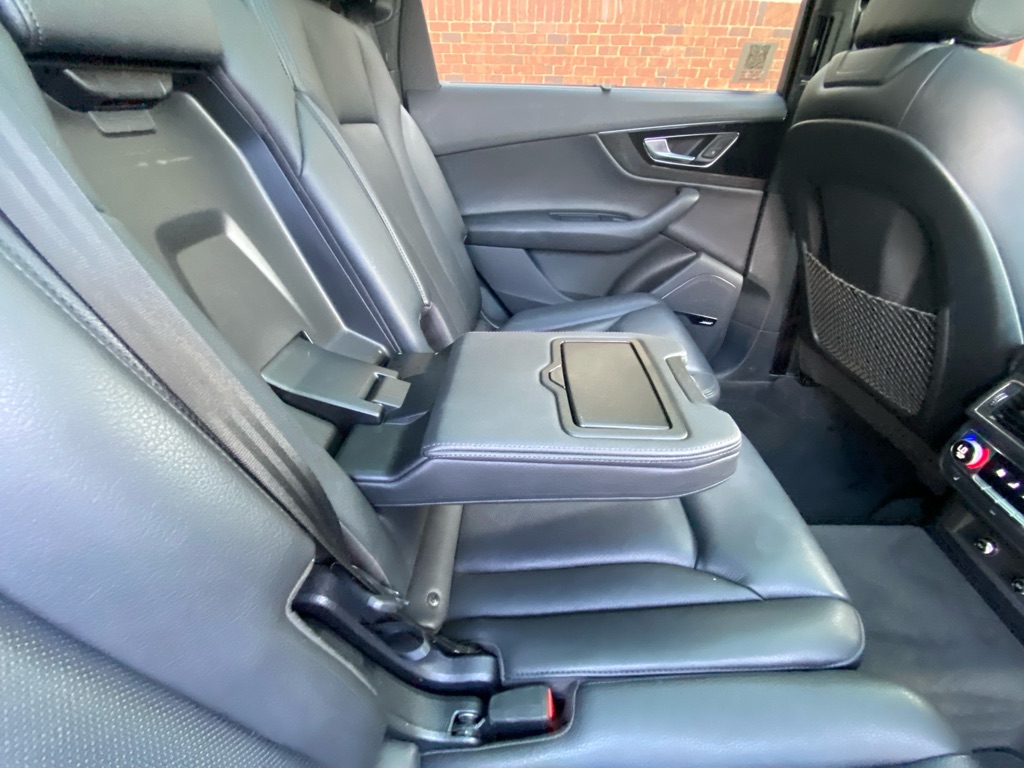 Photo 50 of this AUDI Q7