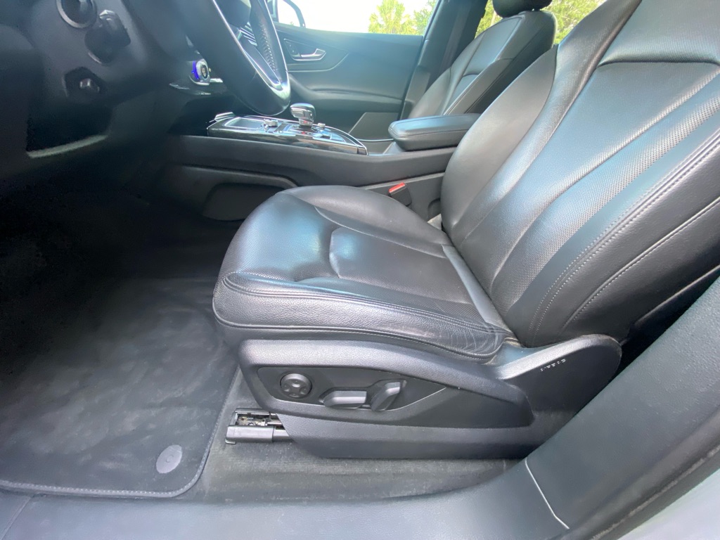 Photo 38 of this AUDI Q7