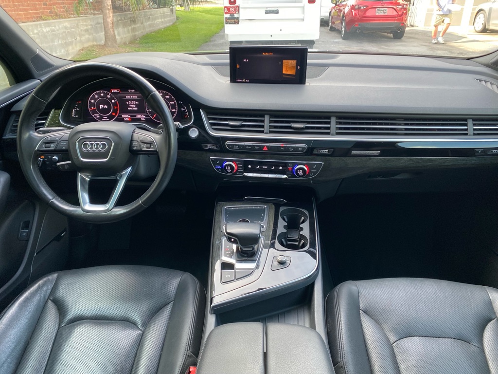 Photo 17 of this AUDI Q7