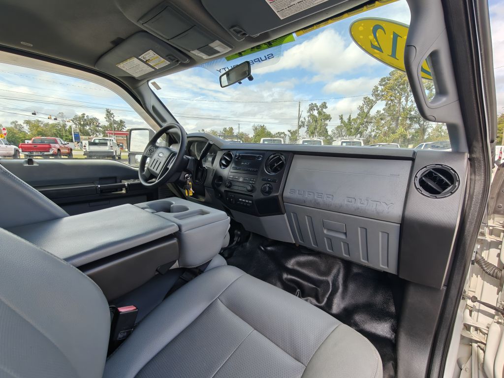 Photo 42 of this FORD F550 UTILITY