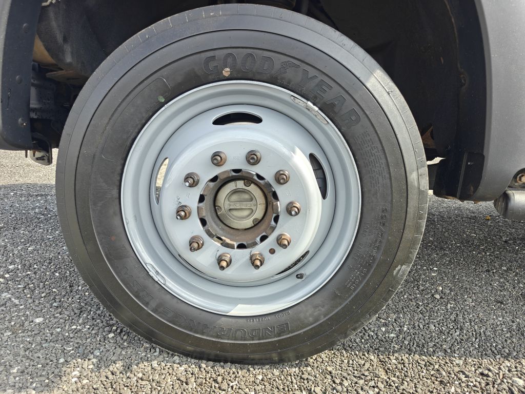 Photo 15 of this FORD F550 UTILITY