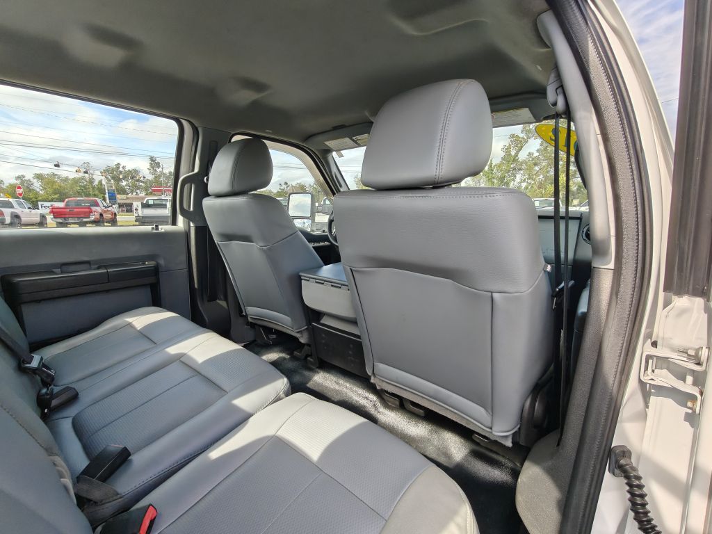 Photo 46 of this FORD F550 UTILITY