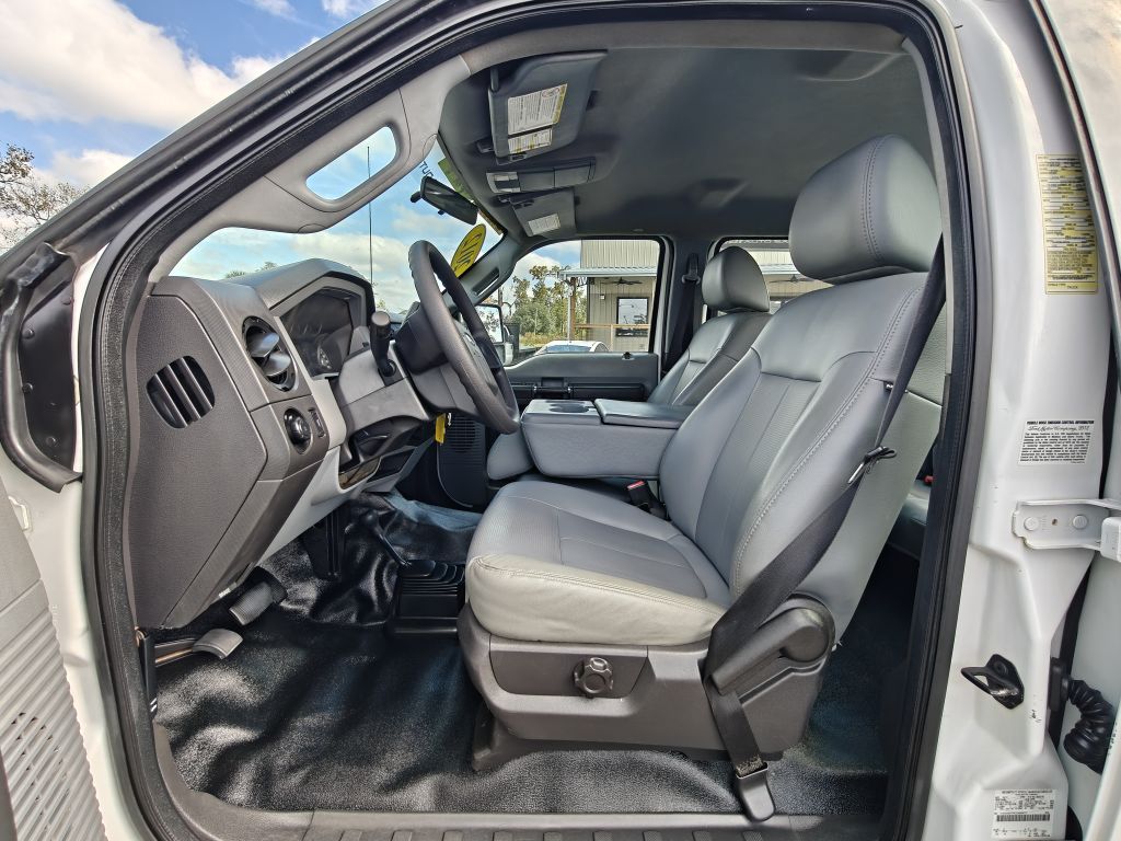 Photo 30 of this FORD F550 UTILITY