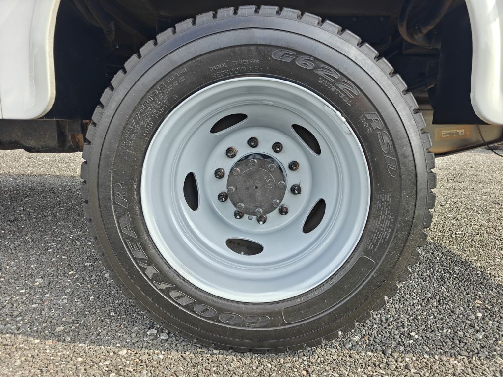 Photo 17 of this FORD F550 UTILITY