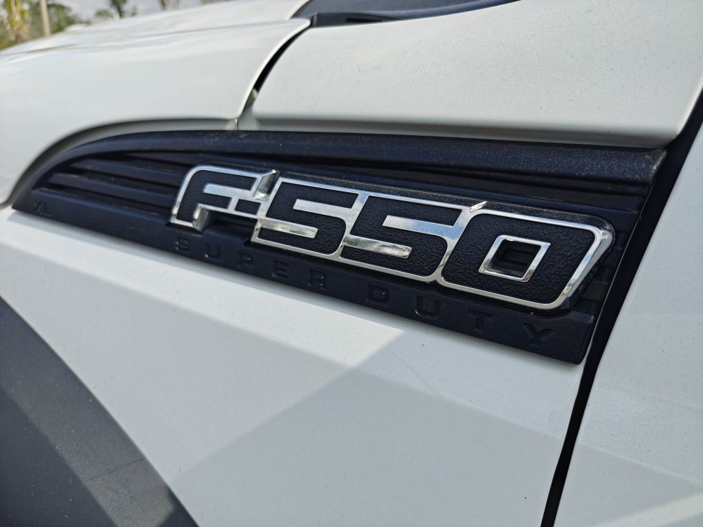 Photo 12 of this FORD F550 UTILITY