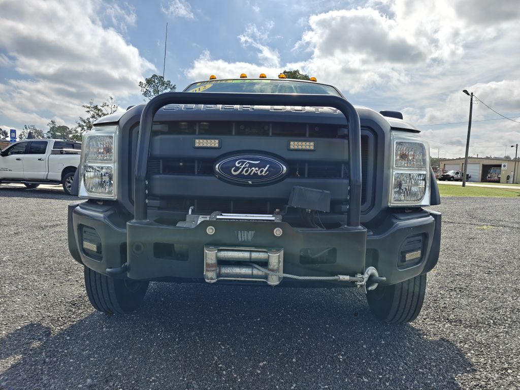 Photo 3 of this FORD F550 UTILITY