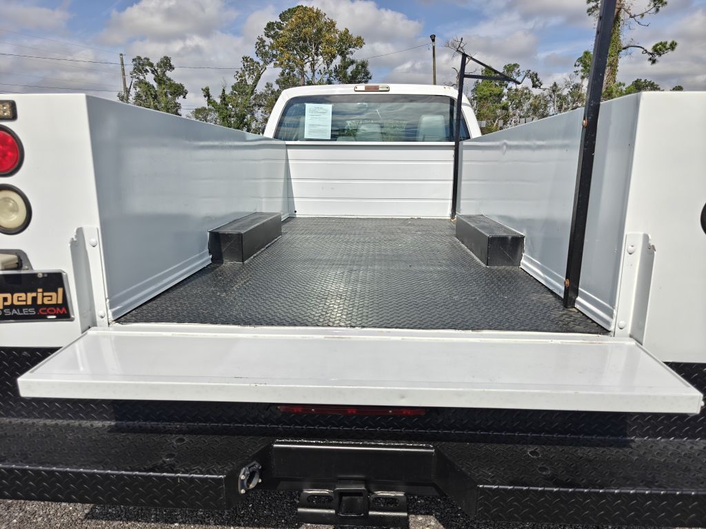 Photo 9 of this FORD F550 UTILITY