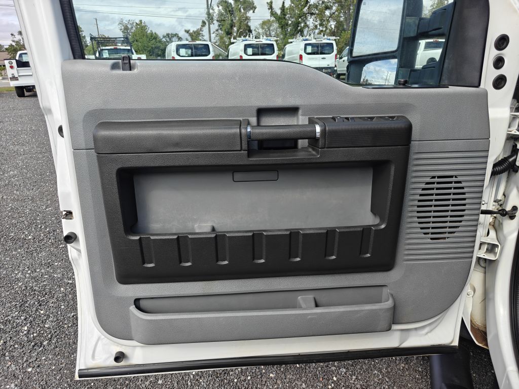 Photo 29 of this FORD F550 UTILITY