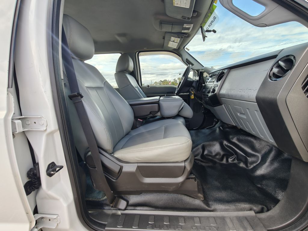 Photo 41 of this FORD F550 UTILITY