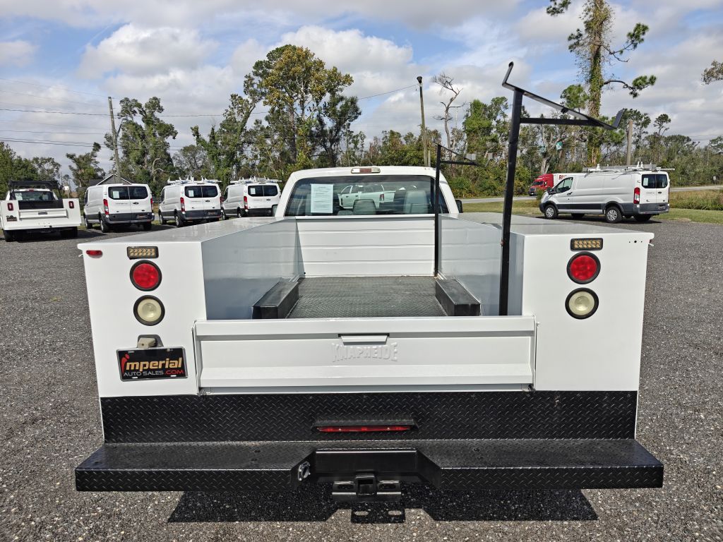 Photo 8 of this FORD F550 UTILITY