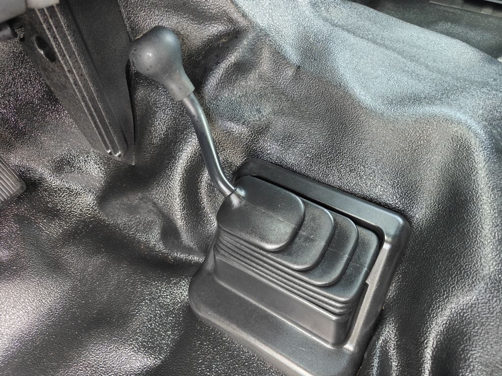 Photo 32 of this FORD F550 UTILITY