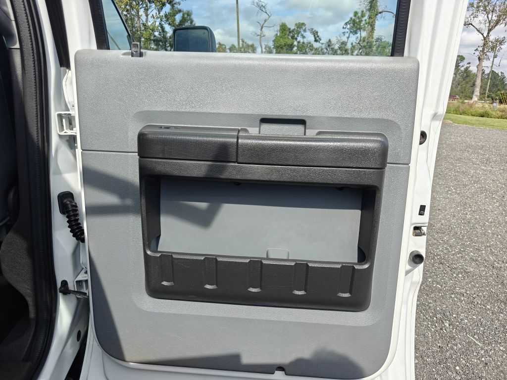 Photo 44 of this FORD F550 UTILITY