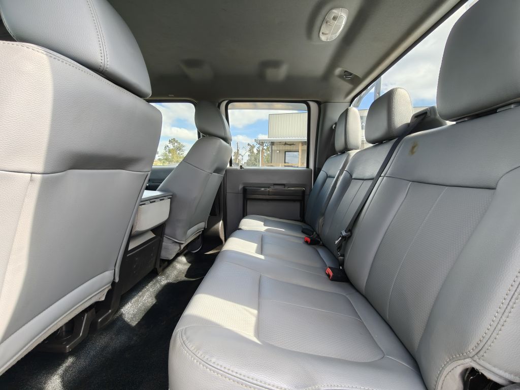 Photo 37 of this FORD F550 UTILITY