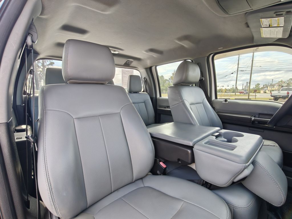 Photo 43 of this FORD F550 UTILITY