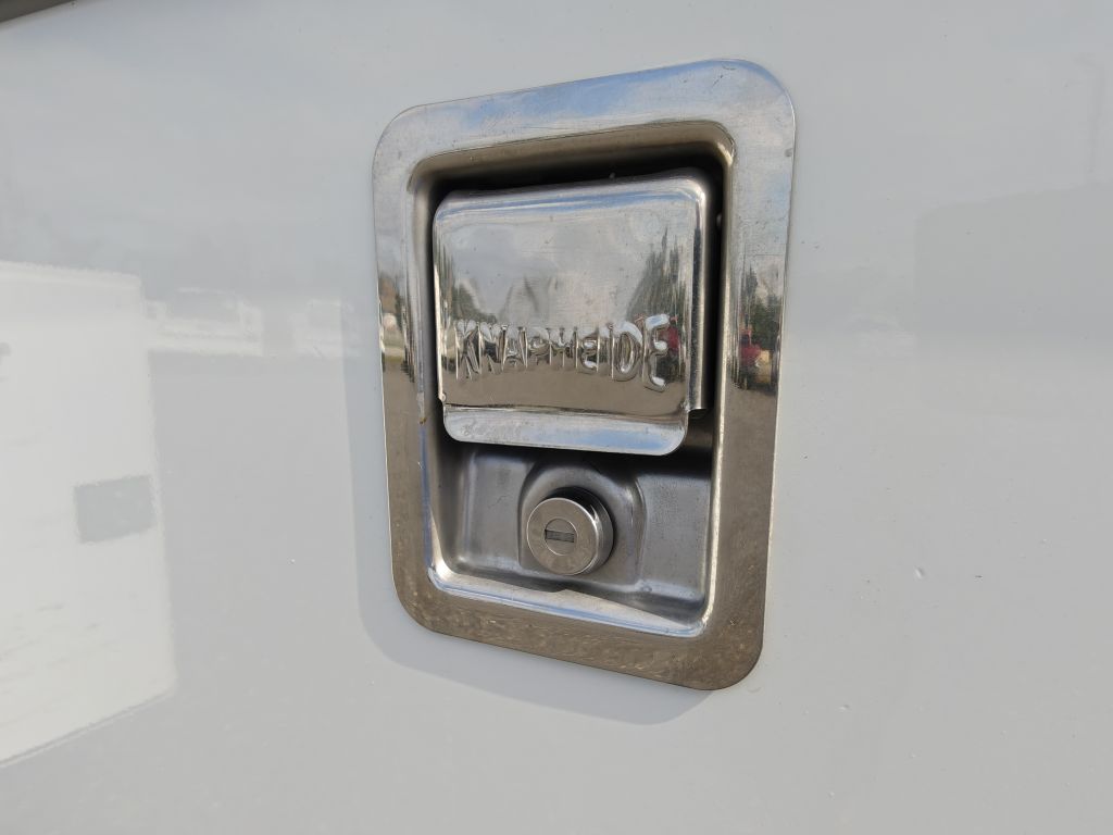 Photo 26 of this FORD F550 UTILITY