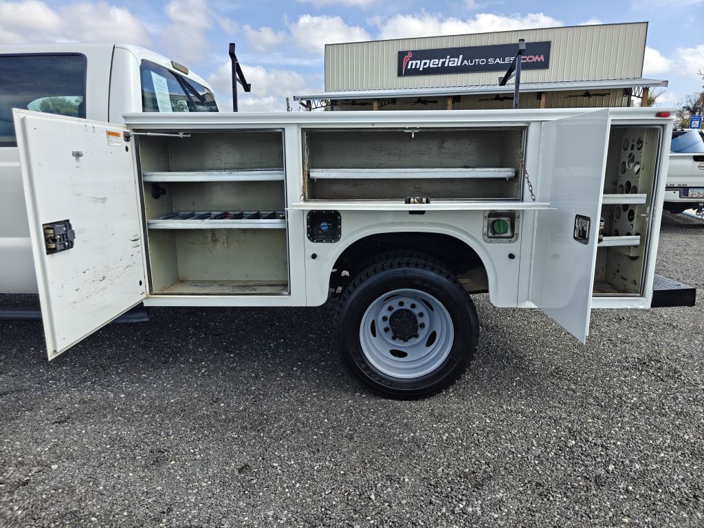 Photo 23 of this FORD F550 UTILITY