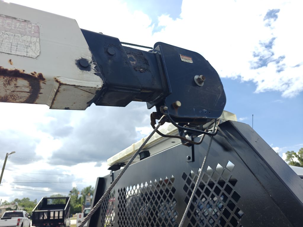 Photo 17 of this FORD F550 FLAT BOOM