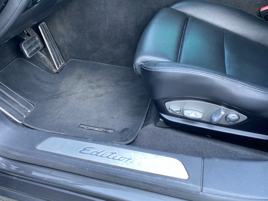 Photo 35 of this PORSCHE PANAMERA 4